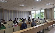 航空服务与音乐学院师生积极聆听数字经济“校园行”巡回报告会