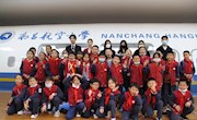 航空服务与音乐学院开展“大手牵小手”模拟舱参观讲解活动