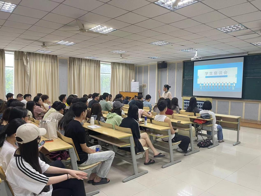 期中教学检查座谈会(1).png