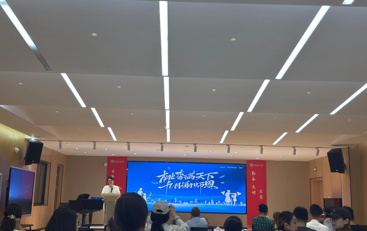 航空服务与音乐学院开展教师节庆祝活动